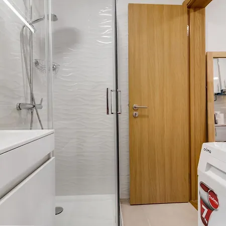 Modern Cocoon In Santos W Ac | By Airnest Лиссабон