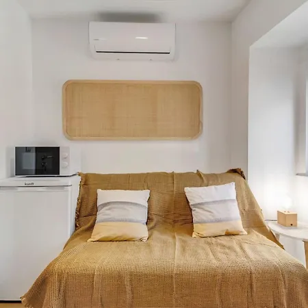 Charming Studio W/ A/C - Santos | By Airnest