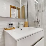 아파트 Modern Cocoon In Santos W Ac | By Airnest *