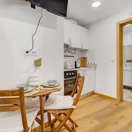 아파트 Modern Cocoon In Santos W Ac | By Airnest 리스본